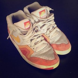 Used retro Nike air trainers 9.5